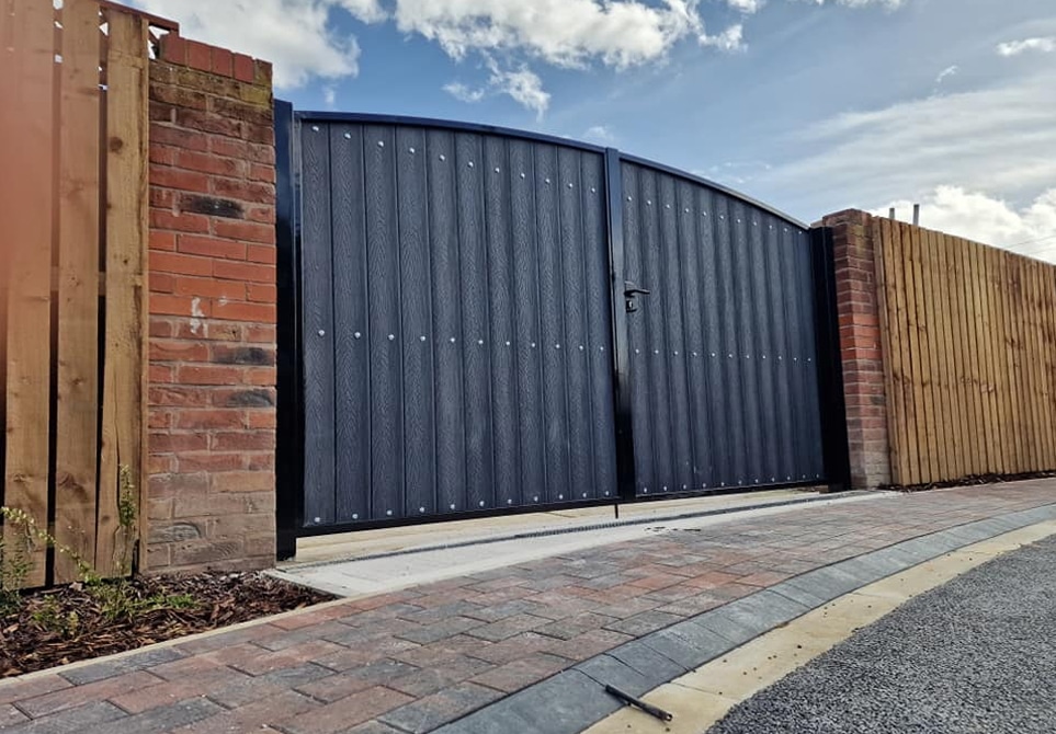 Commercial palisade perimeter