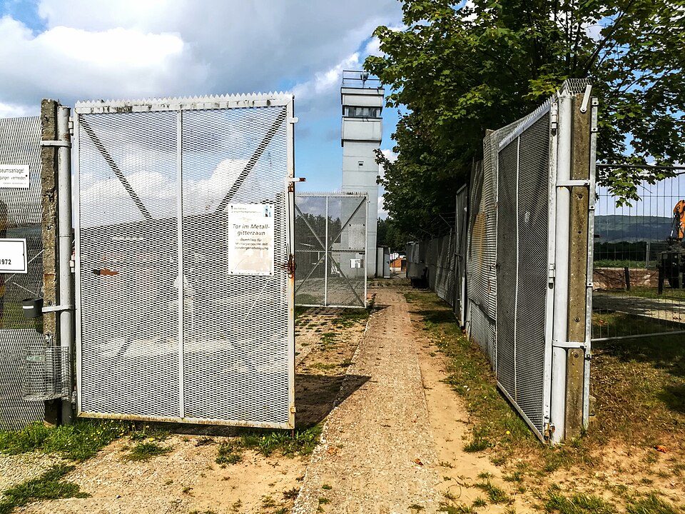 Double mesh-infill gates on a secure perimeter